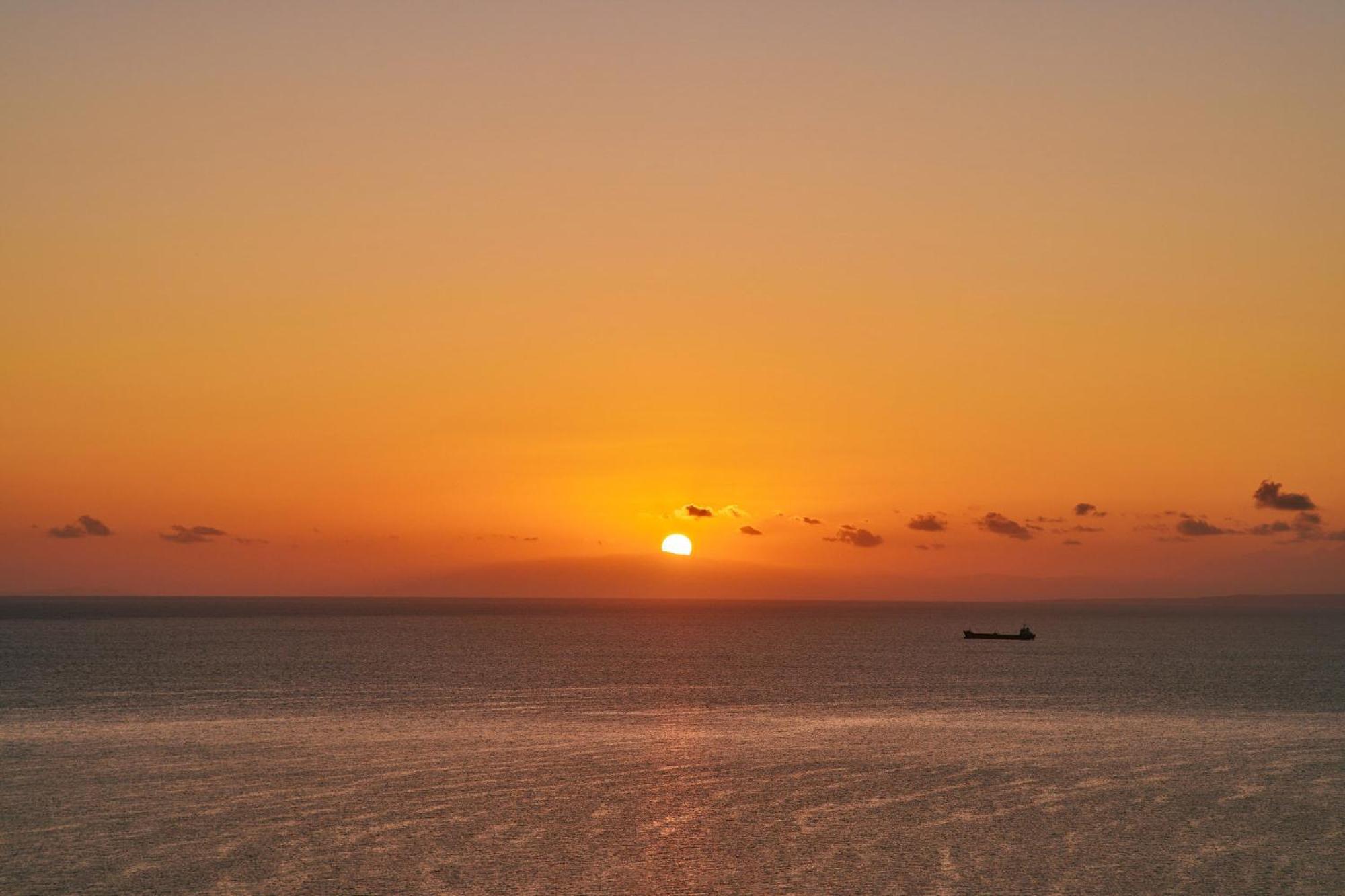 Pelagaki Sunrise Orthoniaí